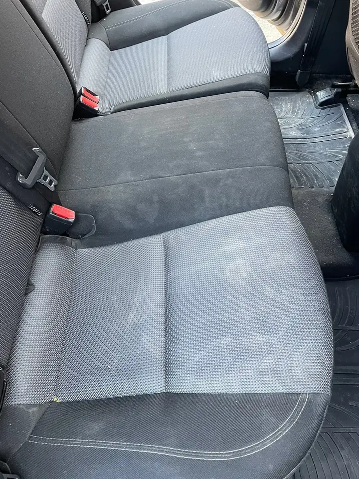 Auto sjedalo prije čišćenja